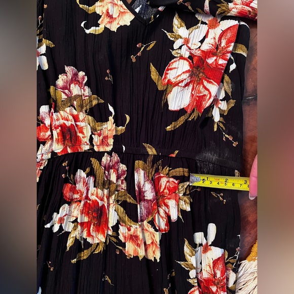 Xhilaration shorts romper. Size M. Black floral. - Picture 6 of 7